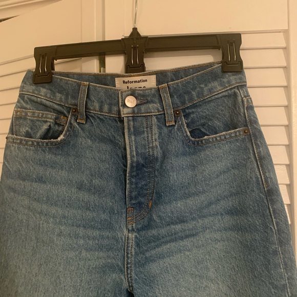 REFORMATION NWOT Distressed Cynthia High Rise Straight Jeans - Size 25 - Picture 4 of 9